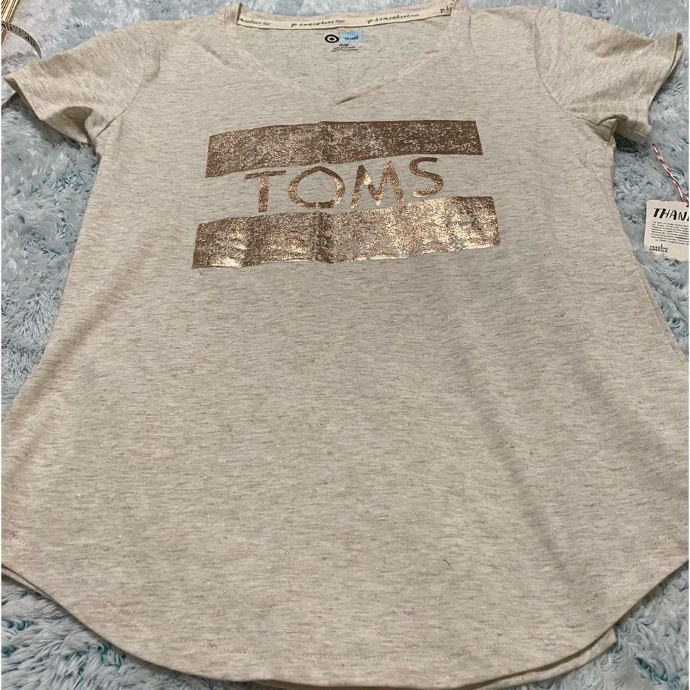 NWT TOMS FOR TARGET Women's Sz Medium Gold Logo Short Sleeve Beige T Shi…